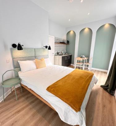 Bonnington Apartment | Luxury Modern Studio l Central Edinburgh l Pet Friendly