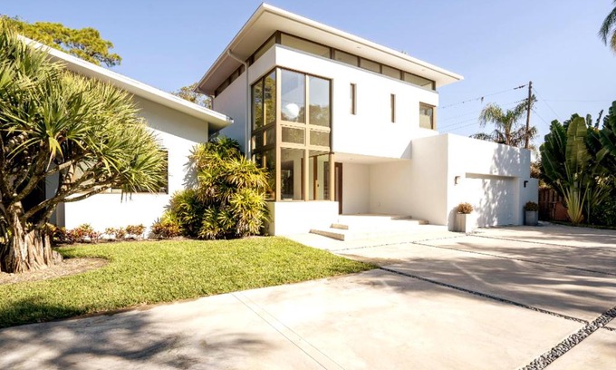 Indian Beach Sapphire Shores Villa | Luxury Modern Villa in Heart of Sarasota
