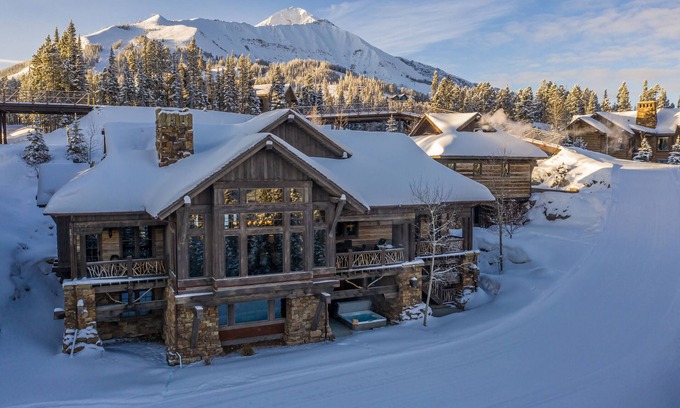 Big Sky House | Luxury Moonlight Basin Ski Chalet, Gorgeous Views, sleeps 22, 6 B/R 6½ Bath