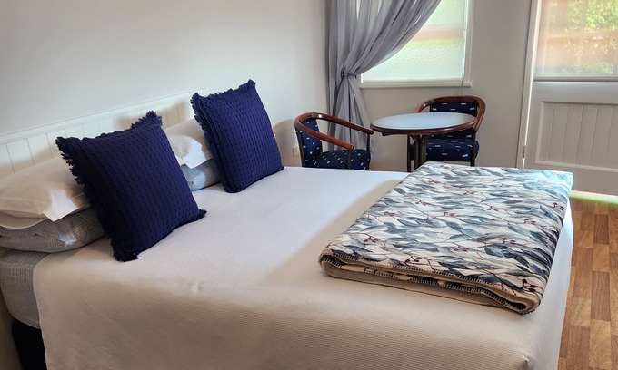 Horse Creek Cabin | Luxury mountain cabin in a beautiful historic mining town of Mount Morgan.