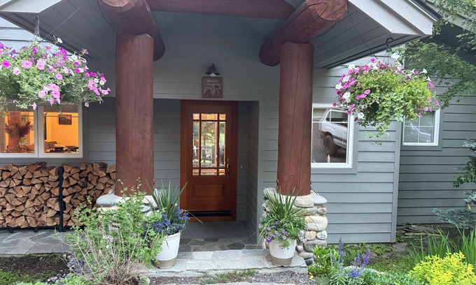 McCall House | Luxury Mountain Family-Friendly Home on Golf Course - walk to lake & town