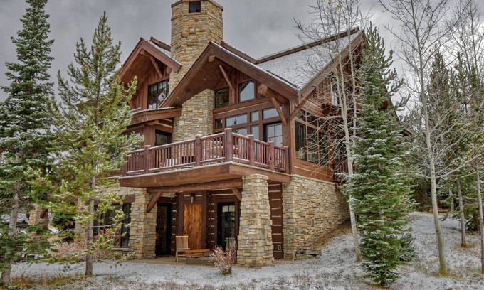 Spanish Peaks House | Luxury mountain house steps from the ski hill