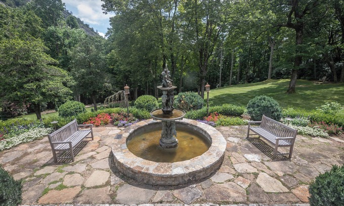 Highlands House | Luxury Mountain Retreat- Main House w/2 Guest Houses in Highlands, NC!