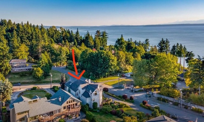 Harbour Pointe House | Luxury Mountain top castle house w/ocean view
