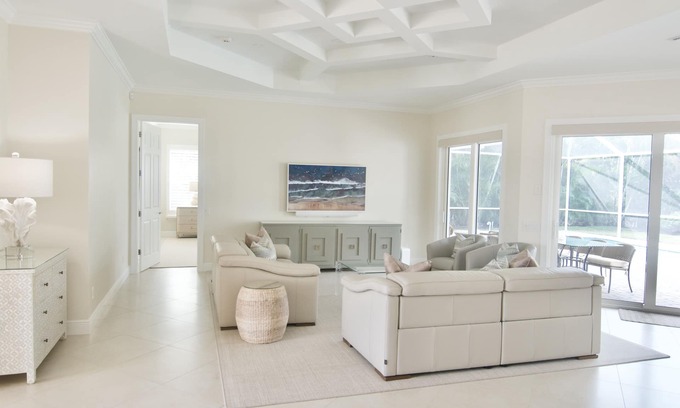 Park Shore House | Luxury Naples 4 bdrm, 4.5 bath, pool, fire table, ParkShore beach pass.
