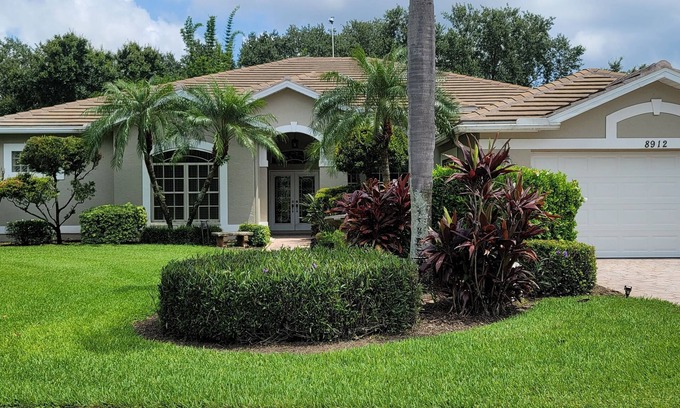 Naples House | Luxury Naples home pool, beach, golf, club amenities