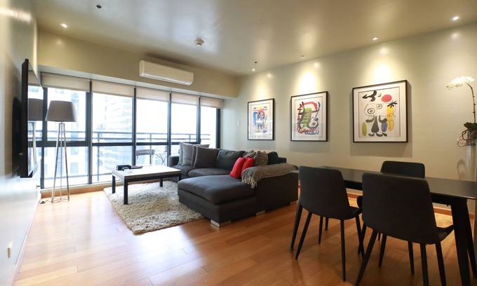 Downtown Apartment | Luxury Oasis in Century City/Makati