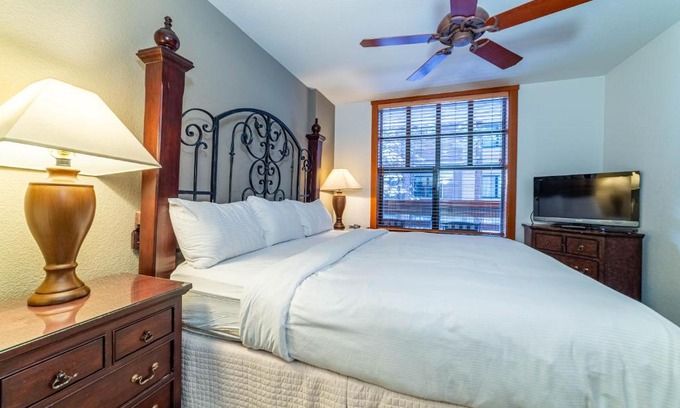 Mammoth Lakes House | Luxury Oasis Village Ski-in Ski-out