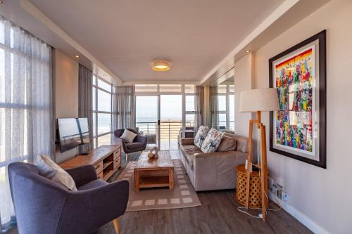 Bloubergstrand Apartment | Luxury Ocean View Beachfront 2 bed apartment -206 The Waves, Blouberg, Cape Town