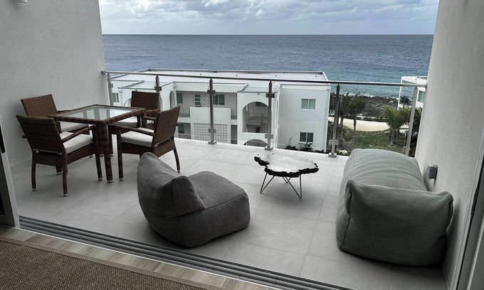 Northwest Point Condo | LUXURY OCEAN VIEW PENTHOUSE 1 BED CONDO WITH AMAZING SHORE DIVING NEXT DOOR