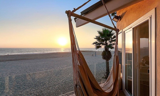 West Newport House | LUXURY OCEANFRONT RETREAT ON THE SAND - FIRE PIT - NO BOARDWALK - Disneyland