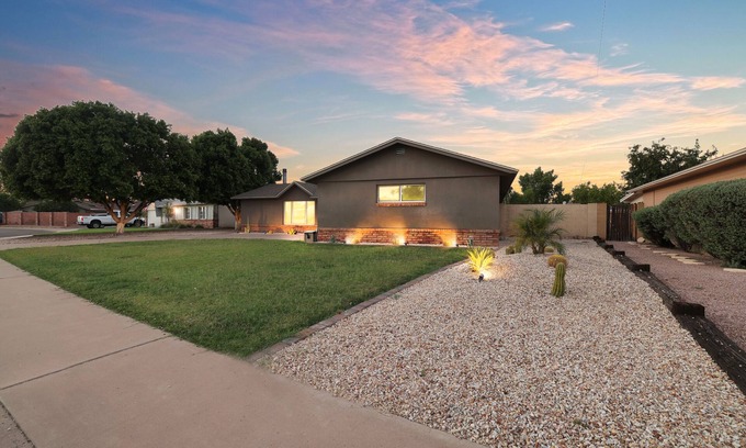Scottsdale Highlands House | 🏜 LUXURY Old Town Oasis - Heated Pool - Golf - Work - Relax