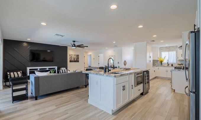 Village Grove House | Luxury Old Town Scottsdale Home - Pool, Mountain Views, King Bed & Putting Green