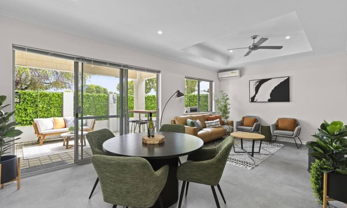 Nollamara House | Luxury on Lewes - 3BR | Free Wi-Fi