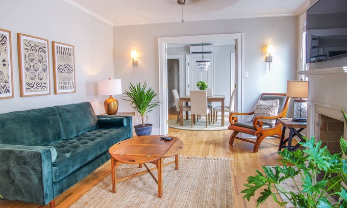 Richmond Apartment | Luxury on Main/West