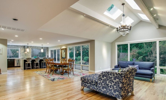 Mercer Island House | Luxury on Mercer Island bus to Seattle or Bellevue