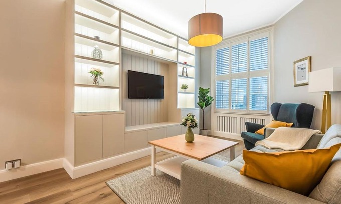 Redcliffe Apartment | Luxury One Bedroom Chelsea Apartment