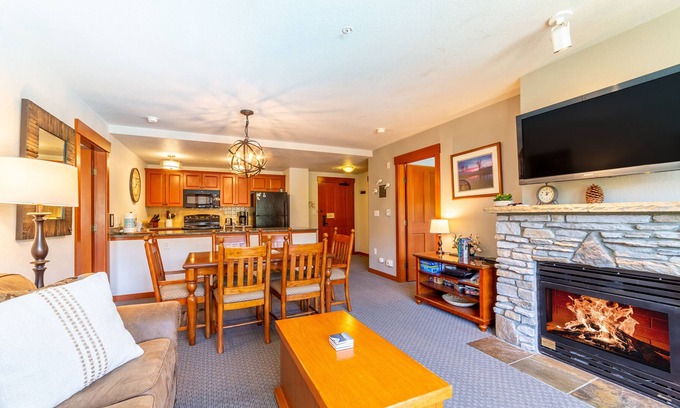Mammoth Lakes Condo | Luxury Oversized Village 2Bed/2Bath Overlooking the Pool!!