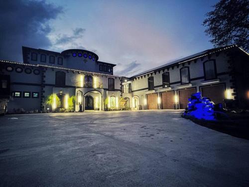 Alvin Villa | Luxury Palace/Vacation Home