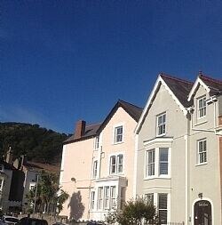 Llandudno Apartment | Luxury Penthouse Apartment - Great Location - Private Parking - Sky TV & Wi-Fi