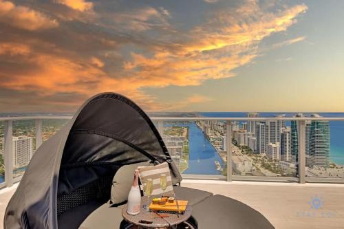 Hollywood South Central Beach Apartment | Luxury Penthouse -Awesome Views-Pools - Free Parking