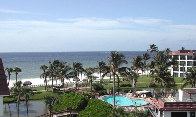 Sanibel Condo | Luxury Penthouse Pointe Santo Condo with Private Roof Deck