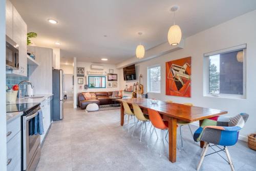 Hosford-Abernethy House | Luxury Penthouse - Rooftop Deck - 3BR - AC