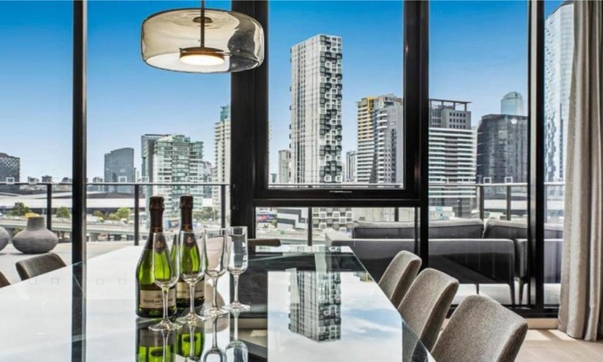 South Melbourne Apartment | Luxury Penthouse with Astonishing Bay and City Views