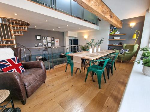 Manchester City Centre House | Luxury Piccadilly Duplex Flat by City SuperHost