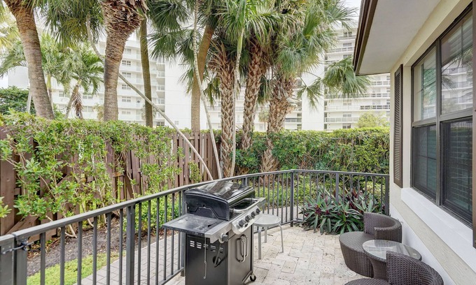 Beachway Estates House | Luxury Pompano beach Vacation With Pool & minutes to beach.