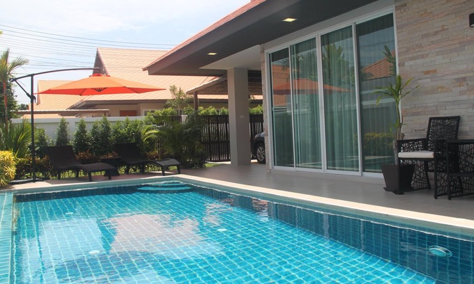Na Kluea Villa | Luxury Pool Villa A23 3BR/8 Persons