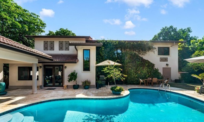 Savannah House | Luxury, Private Home with Pool & Gym, 800 ft to Spotts Beach