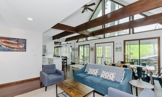 Monticello House | Luxury Private Lake House w/Hot Tub & Dock!