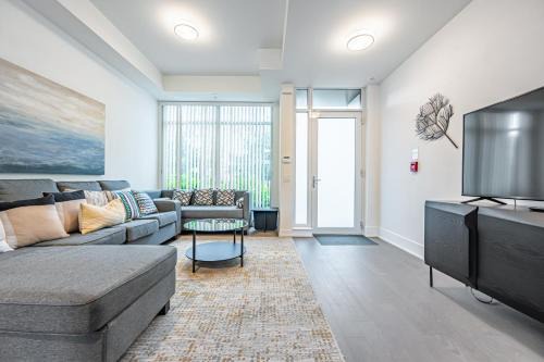 Downtown Toronto Apartment | Luxury Property in Downtown Core walk to CN TOWER