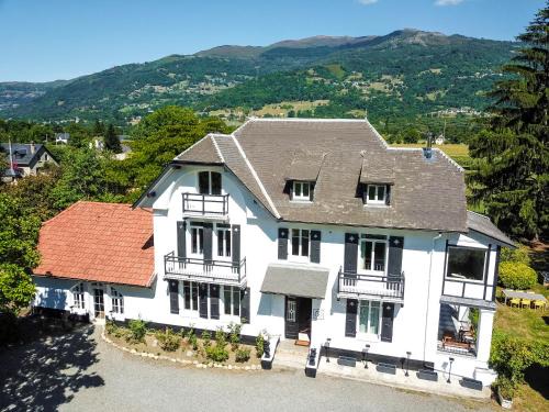 Adast Villa | Luxury Pyrenees Villa, Tourmalet, gardens, gym