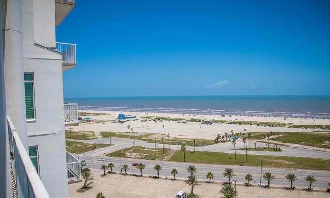 Galveston Apartment | Luxury Resort-Style Condo w/Covered Garage