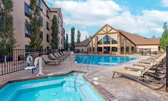 Bryce Canyon Hotel | Luxury Retreat in Nature's Embrace! Outdoor Pool, Free Parking, Free Breakfast!