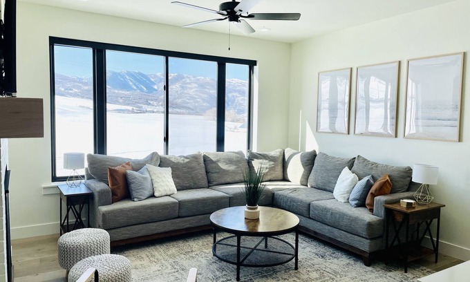 Ogden House | Luxury Retreat by Lake & Snowbasin Skiing