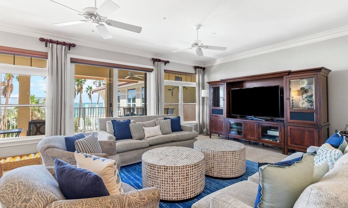Holmes Beach Condo | Luxury Retreat for Sophisticated Travelers