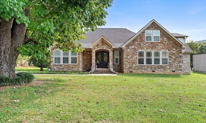 Red Bank House | Luxury Retreat in Red Bank, TN!