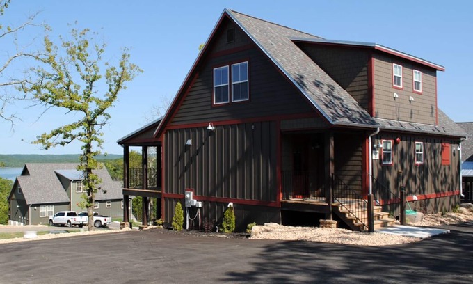 Kimberling City Cabin | Luxury Retreat on TRL - 5 Bed, 5.5 Bath, Sleeps 14