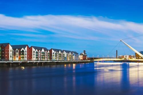 Newport Apartment | Luxury Riverfront Apartment