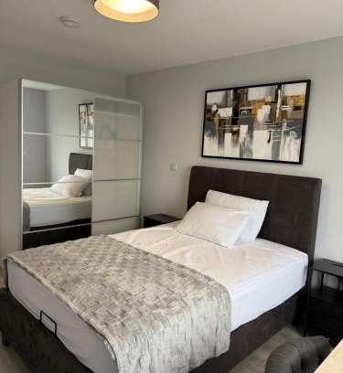 Cynonville House | Luxury room with sea views and modern conveniences