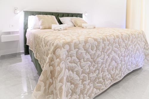 Split House | Luxury rooms Green and Gold Split