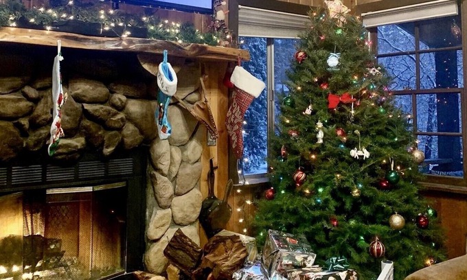 Moonridge Cabin | Luxury Rustic Cabin close to slopes,fireplace, W&D, newJacuzzi, bbq