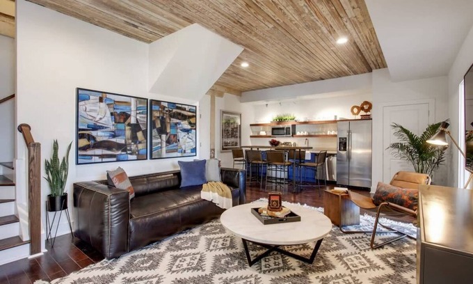 Historic District - North Condo | Luxury Savannah Condos | Downtown Nightlife