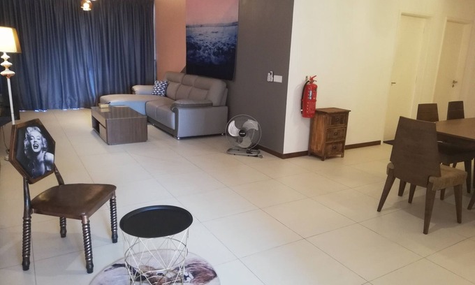 Seri Tanjung Pinang Apartment | Luxury Seaview Landmark Homestay @ Gurney Penang Island