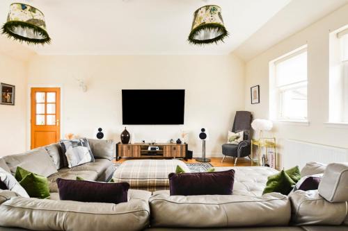 Kirkcaldy Apartment | Luxury Seaview Gated Penthouse located near Edinburgh
