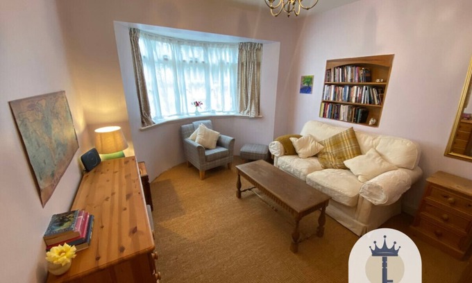 Hillingdon House | Luxury Self-contained Cottage