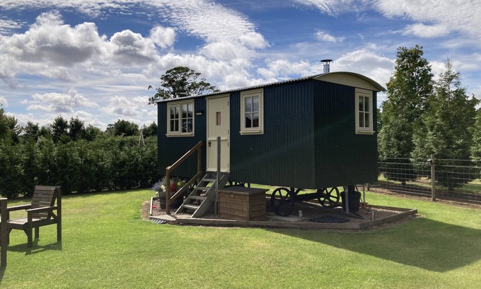Coldingham Cabin | Luxury Shepherd's Hut (The Rowan) at Templehall